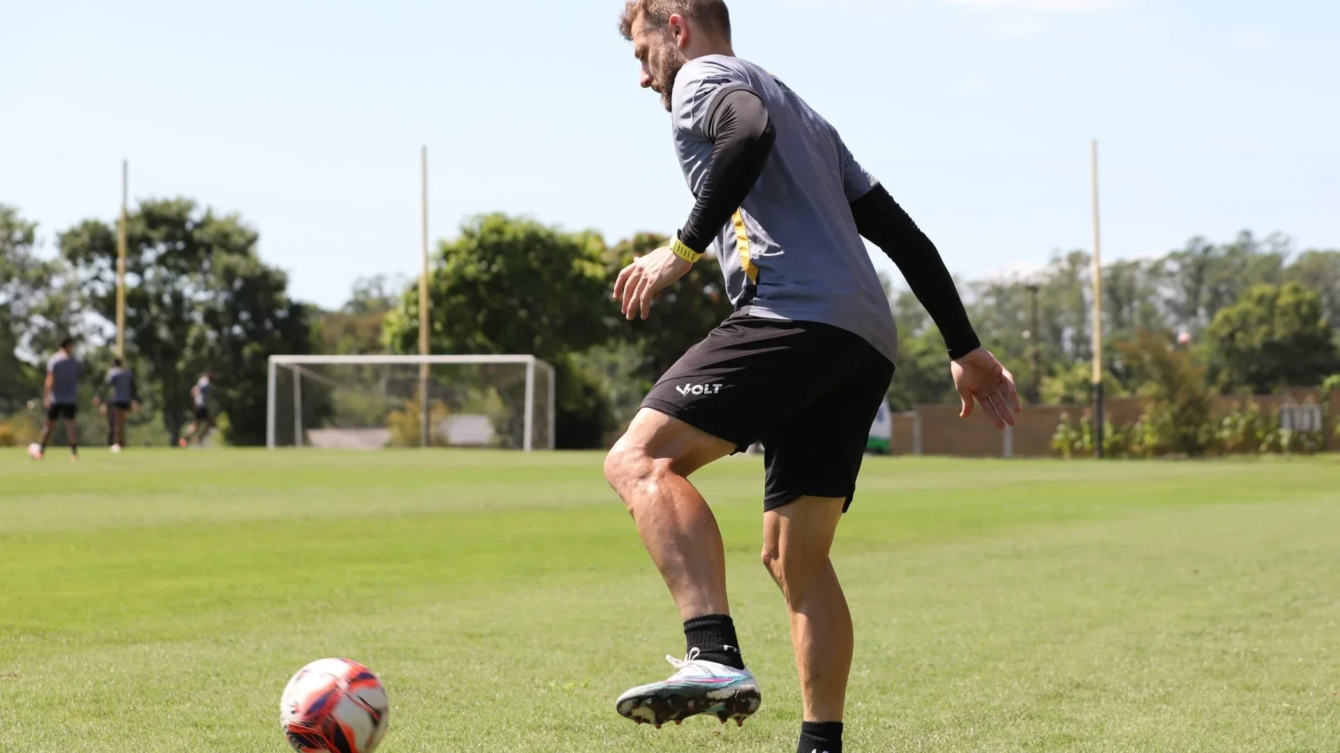 Fotos: Eduardo Baptista comanda treino tático neste sábado
